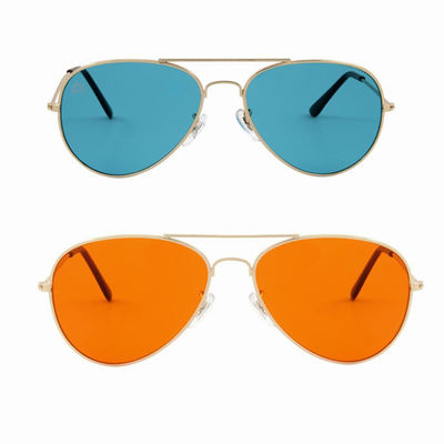 Il grande aviatore pieno Sunglasses Color Therapy della struttura del metallo espone al sole i vetri